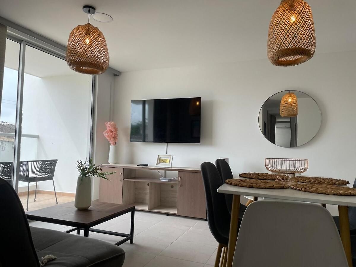 Cerca Al Aeropuerto Con 3 Apartment Cartagena